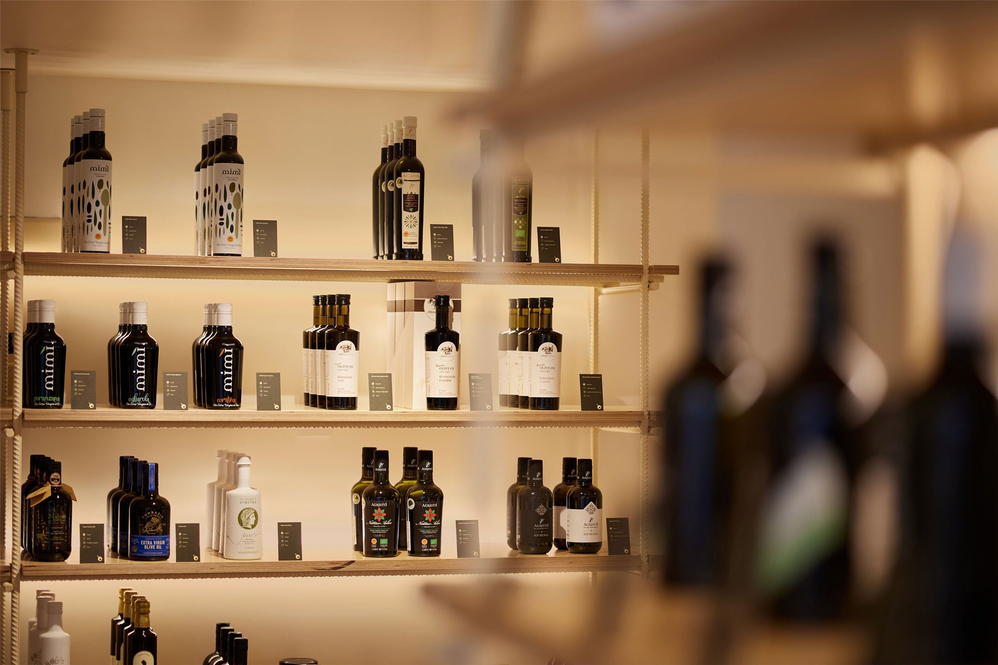 Retail shelving with integrated backlight presenting bottled products